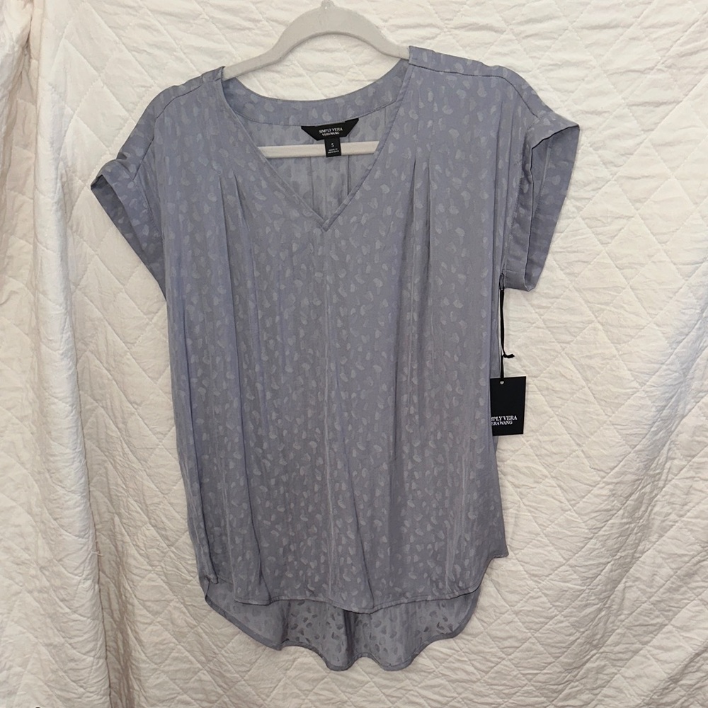 NWT Simply Vera Vera Wang Light Gray V-Neck Blouse (S)